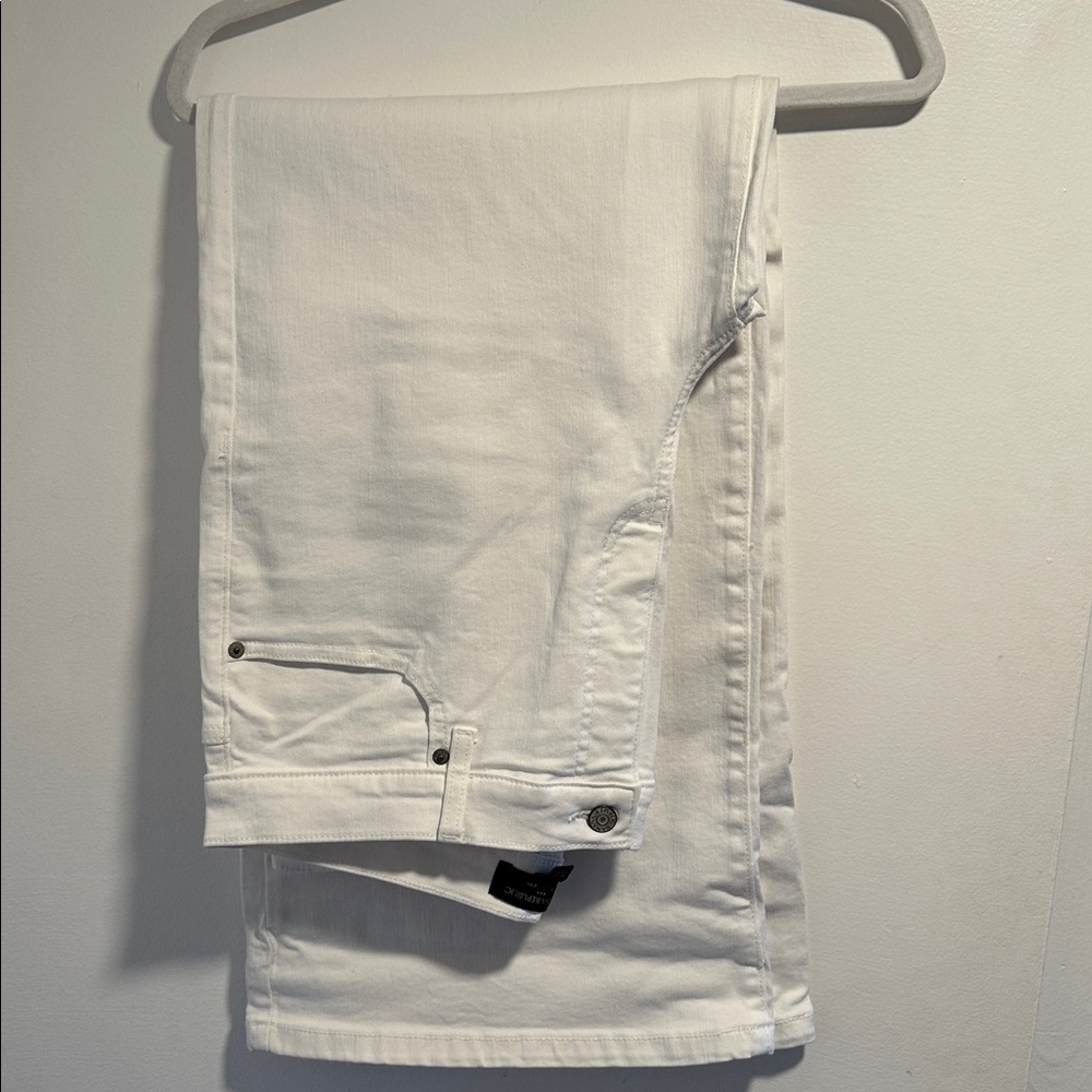 NWOT Banana Republic Pure White High Rise wide leg Jeans. Never worn! Size 32/14 - Picture 6 of 7